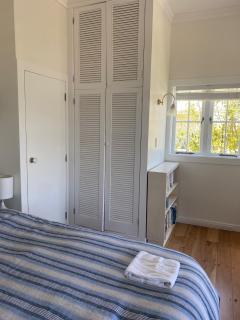 Russell Waterfront Historic Cottage - 1