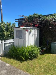 Russell Waterfront Historic Cottage - 4