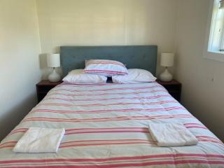 Russell Waterfront Historic Cottage - 3