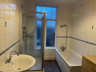 Large double room next to Elisabeth Line - 8