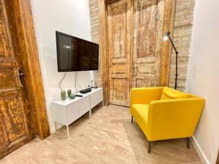 Downtown Spacious Luxury Residency - Top Central - 8