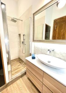 Downtown Spacious Luxury Residency - Top Central - 1