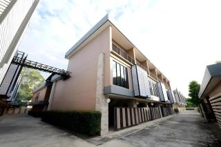 Sriracha Hotel And Spa - 8