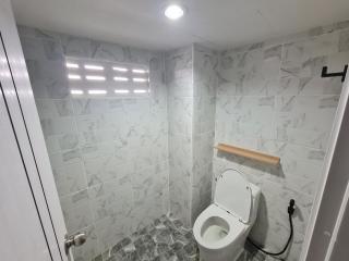 BKK City & Airport Midpoint Value Condo - 2