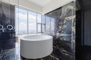 Luxury Penthouse with Jacuzzi & Views - 9
