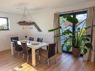 Moderne Ferienwohnung mit Terrasse, Grill & Privatparkplatz - 4
