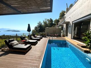 Superior 3-Bedroom Villa Cassiope with Private Pool and Breathtaking Sea Views - 9