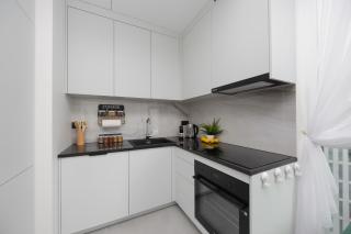 Towarowa Towers Apartments with Parking & AC by Renters Prestige - 5