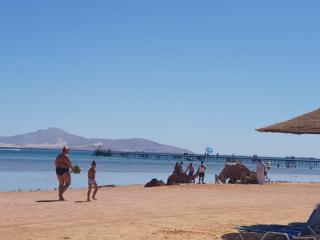 Uniqe Holiday Home with Private Beach and Pool Access in Sharm - 7