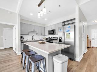 Laketown Wharf Penthouse 2026 - Panama City Beach - 1