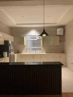 شقة فاخرة بمساحة كبيرة وباب مستقل بدخول ذكي 20 - 8