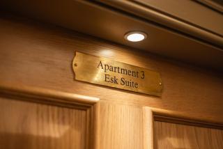 Prime Central Edinburgh 2 bed - 2