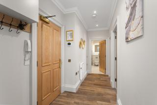 Prime Central Edinburgh 2 bed - 1