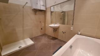 Comfortable 2BR Apartment near Belvedere Palace - 4