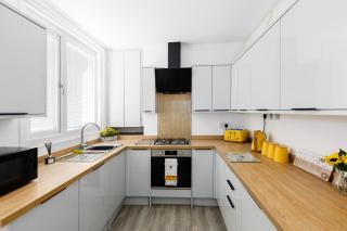 Charming Central Leicester 4 Bed Accommodation - 2