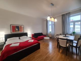 Ideal for Longterm Stays, 2 Bedroom Apartment for 5P - 0