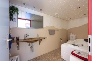 Large Apartment In The Vacation Center Whirlpool - 6