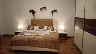 Stylish & Cozy 2-Bedroom Apartment, Very Central - 0