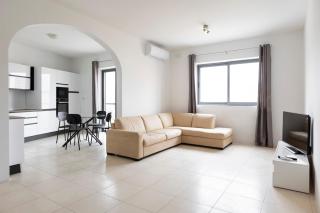 Large Swieqi apartment - 8