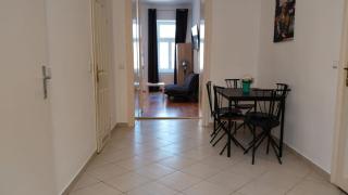 Comfortable 2BR Apartment near Belvedere Palace - 8