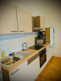 Comfortable 2BR Apartment near Belvedere Palace - 7