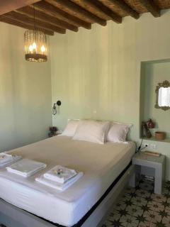 MYRTIA , Traditional Kimolos house - 9