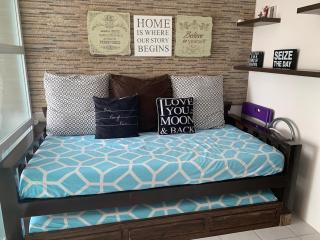 Chloe's Place Tagaytay Taal View Staycation Condo - 5