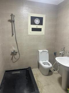 Modern furnished apartment شقة مفروشة فرش حديث - 3