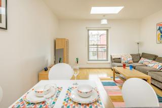 Unique 1 Bed house with Private Parking - 2