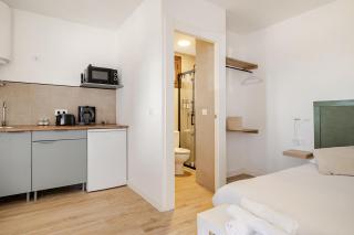 Tiny house with sunset over the ocean - 8