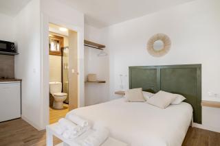 Tiny house with sunset over the ocean - 7