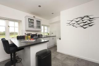 Sunset View - Sea View - Pet Friendly - Free WiFi - Free Parking - 2