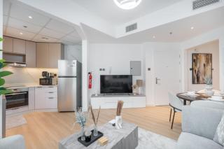 StayShort - Sleeps 4 in this 2 Bedroom Apartment in Dubai Gate 2 - 3