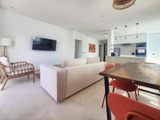 The Nineteen Racine by IB Signature - Stylish two-Bedroom flat - Wifi, Self Check-in, Day and Night Security, Terrace, free parking, close to all amenities - 9