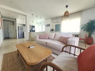 The Nineteen Racine by IB Signature - Stylish two-Bedroom flat - Wifi, Self Check-in, Day and Night Security, Terrace, free parking, close to all amenities - 4