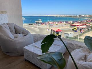 Blue Whale Beach Front VIP apartments - 7