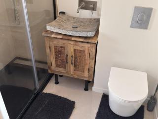 Studio neuf - entrée indépendante - sans cuisine - 4