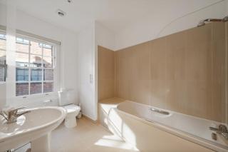 Beautiful Victorian Townhouse - 9