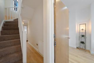 Beautiful Victorian Townhouse - 7