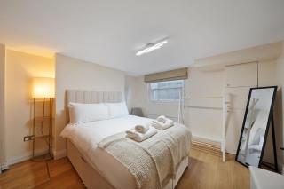 Beautiful Victorian Townhouse - 3