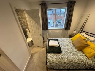 IBC Large Ensuite Room Wednesbury - 6