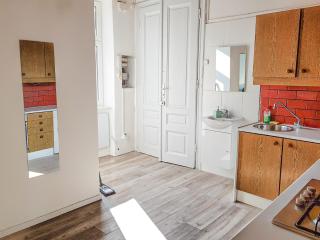 Spacious 2BR Apartment - Perfect for Longstays - 3