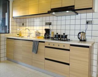 Cozy Top-Floor Apartment with Balcony & City Views near United Nations - 1