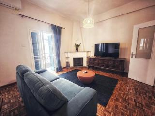 Bluewood Retreat|Cozy Vintage 3BDR Nicosia Heart - 4