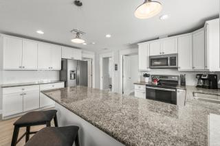 Family Tides - 2 Homes in 1 Steps to Beach w Rooftop Views Heated Pool Close to Bridge St - 6