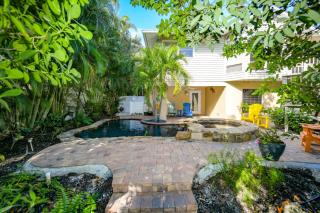 La Buena Vida - Bright Beachy Canal Front Steps to Beach PoolSpa Dock Beach Gear Dogs OK - 6