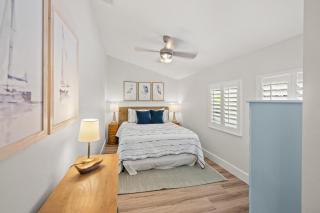 Coconut Lagoon - Lovely Historic Renovated Cottage wHuge Heated Pool Backyard OasisCabanaBar - 6