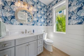 AcquaLuxe - Exquisite 2022 Lux Canal Home w Outdoor Oasis Pool Spa Dock SUP Kayaks Fire Pit - 9