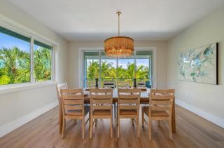 AcquaLuxe - Exquisite 2022 Lux Canal Home w Outdoor Oasis Pool Spa Dock SUP Kayaks Fire Pit - 8