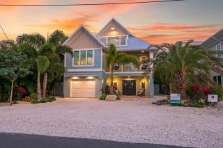 AcquaLuxe - Exquisite 2022 Lux Canal Home w Outdoor Oasis Pool Spa Dock SUP Kayaks Fire Pit - 7